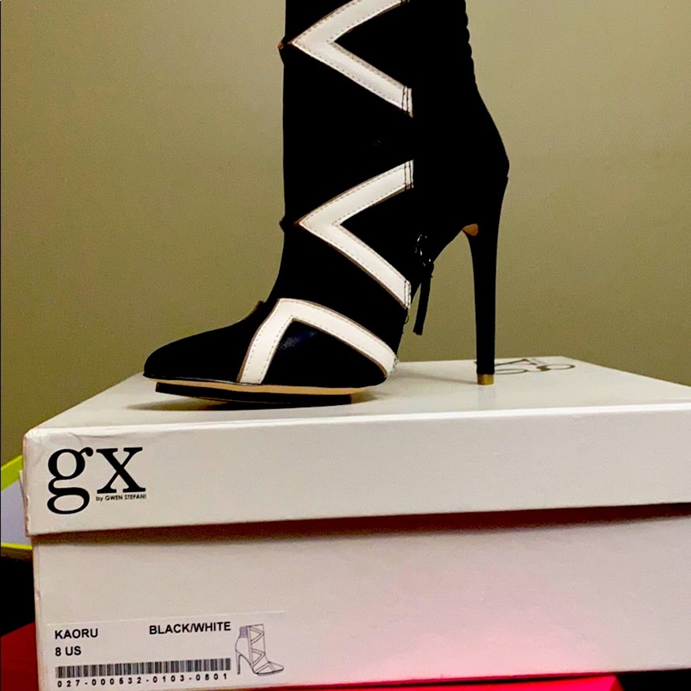 Black and white heel!!!
